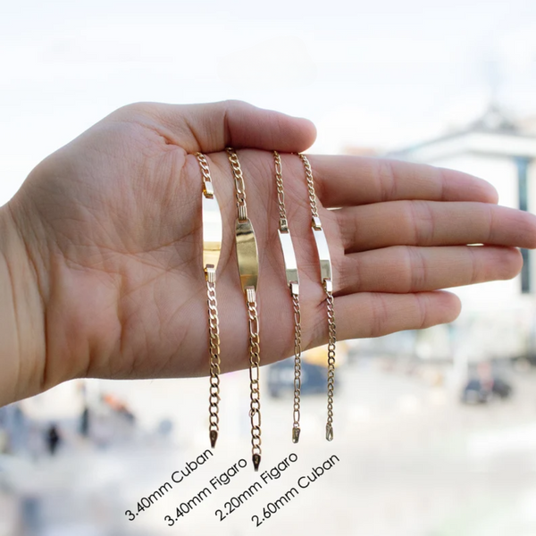 Brazalete de bebé grabado en oro de 14 quilates