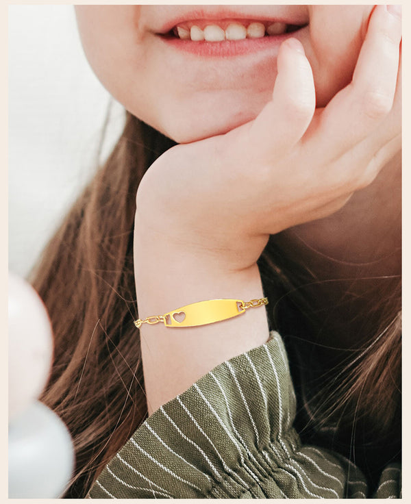 Brazalete de bebé personalizado con corazón hueco