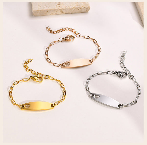 Brazalete de bebé personalizado con corazón hueco