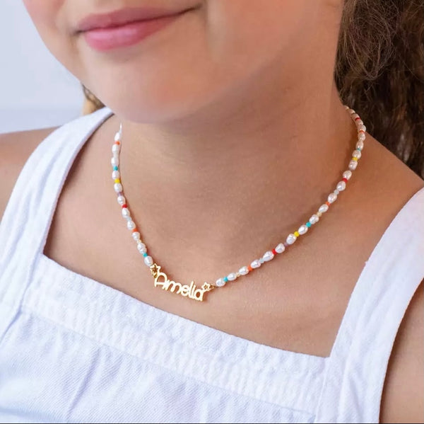 Collar con nombre personalizado de perlas para niños