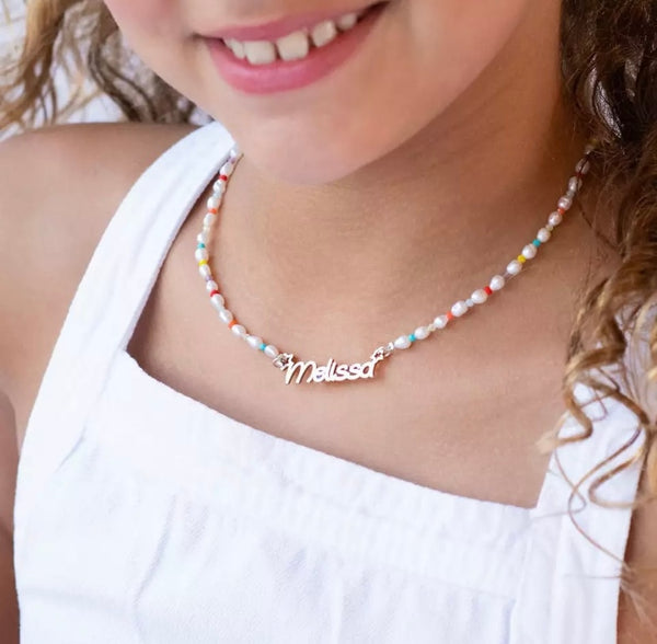 Collar con nombre personalizado de perlas para niños